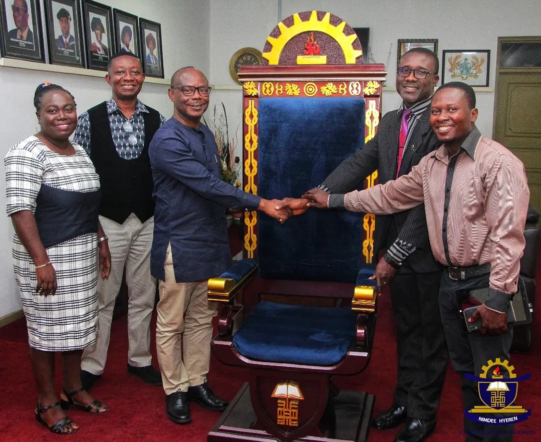 KsTU receives a Ceremonial Chair for the Chancellor