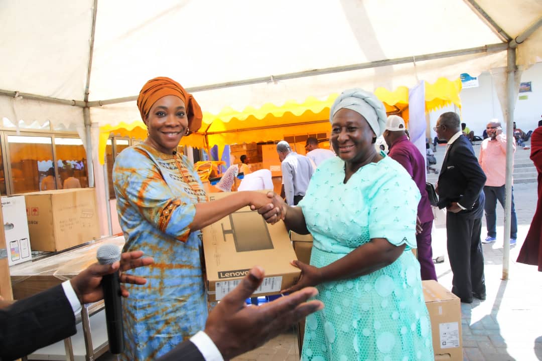 Dr. Vida Commey (right) receiving the equipment from the World Bank rep (left)