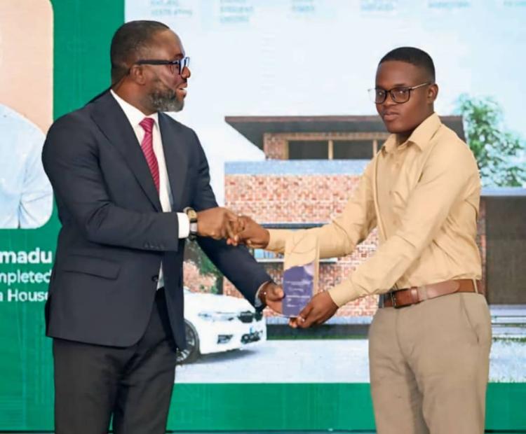 Emmanuel Amadu of Kumasi Technical University receiving the Bronze Award for his innovative design of a passive building during the 3rd IFC Green Building Competition in Accra, July 2024.