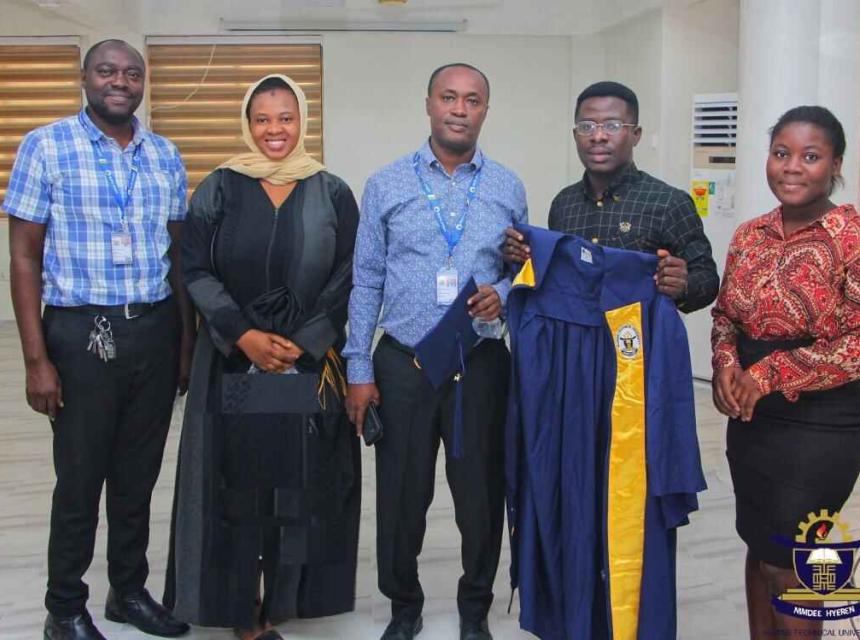 2022/2023 SRC GIFTS 1,000 GRADUATION GOWNS AND EMPOWERS INCOMING EXECUTIVES WITH E-LIBRARY PROJECT